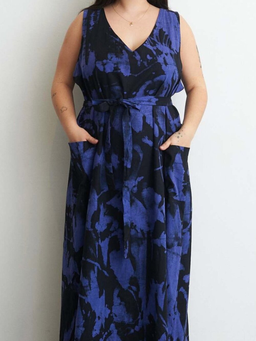 Osei Duro Torium Long Linen V-neck Dress in Rorschach - size L